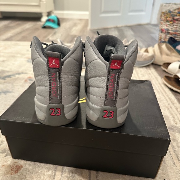 Jordan 12 Retro GG Wolf Gray and Vivid Pink - Picture 4 of 6